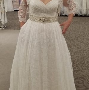 David's Bridal Lace Sweetheart Wedding Ball Gown